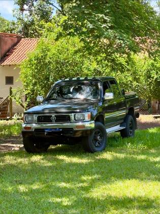 TOYOTA HILUX 2.8 SRS 4X4 CD 8V DIESEL 4P MANUAL
